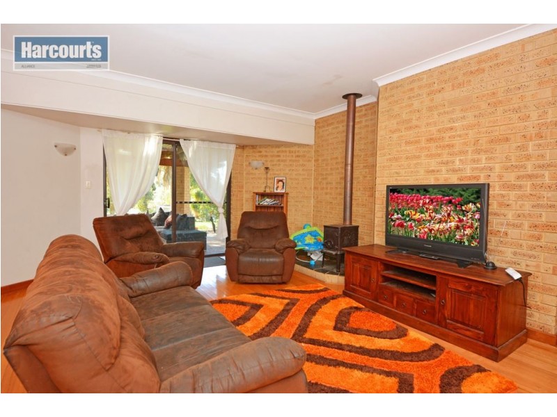 16 Canna Place, Wanneroo WA 6065