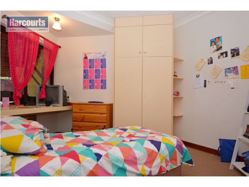 16 Canna Place, Wanneroo WA 6065