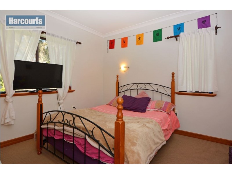 16 Canna Place, Wanneroo WA 6065