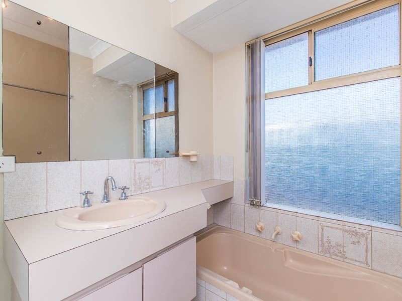 31 Kaufman Ave, Ocean Reef WA 6027