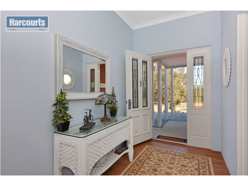 184 Wisteria Way, Chittering WA 6084