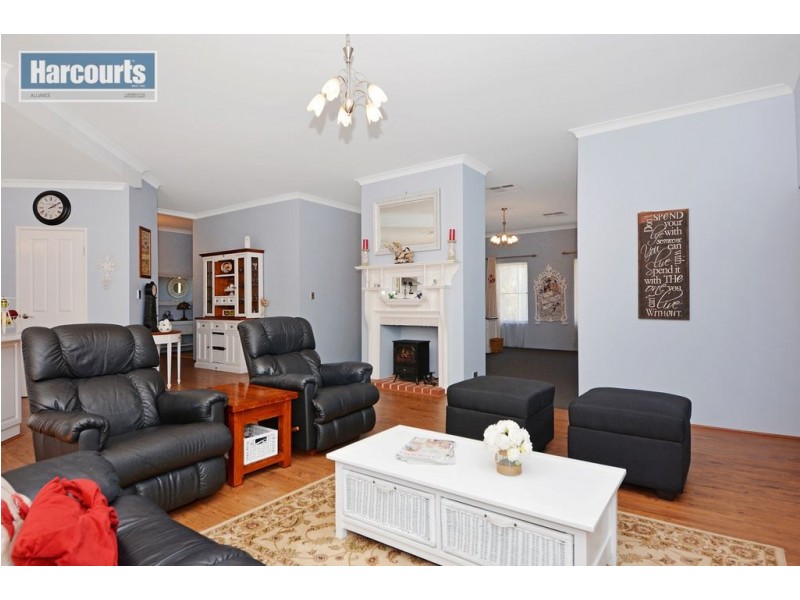 184 Wisteria Way, Chittering WA 6084