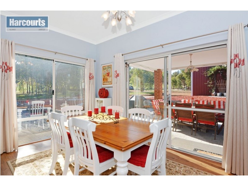 184 Wisteria Way, Chittering WA 6084