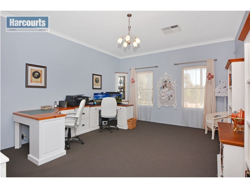 184 Wisteria Way, Chittering WA 6084