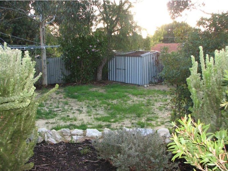 10 Cawarra Crescent, Craigie WA 6025