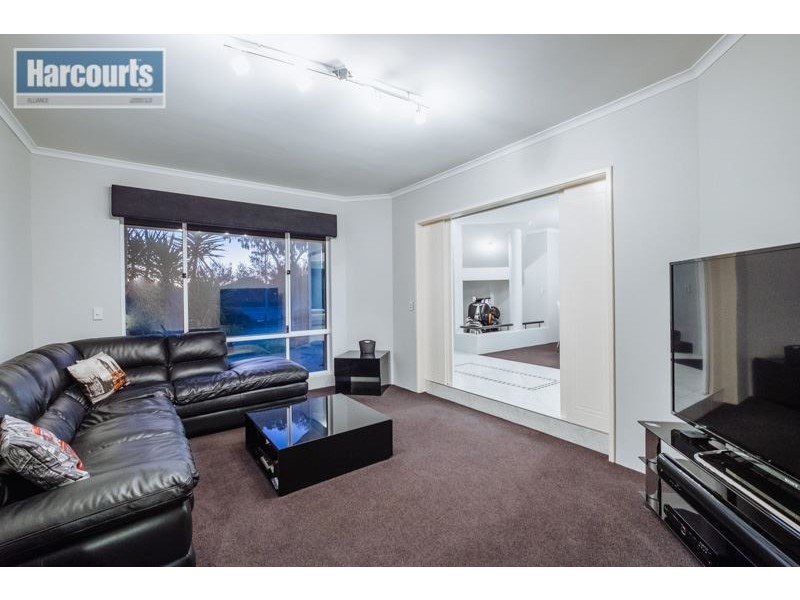 3 Oakwood Court, Currambine WA 6028