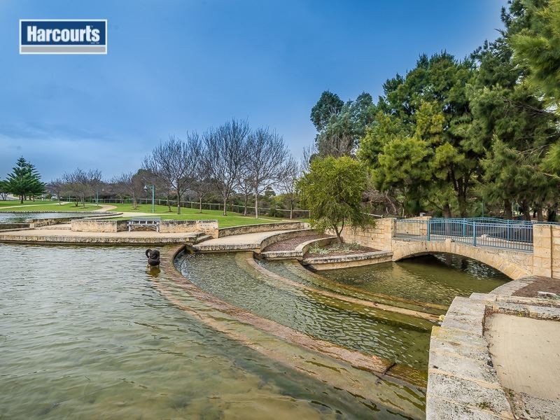 1387/20 Serena Way, Iluka WA 6028