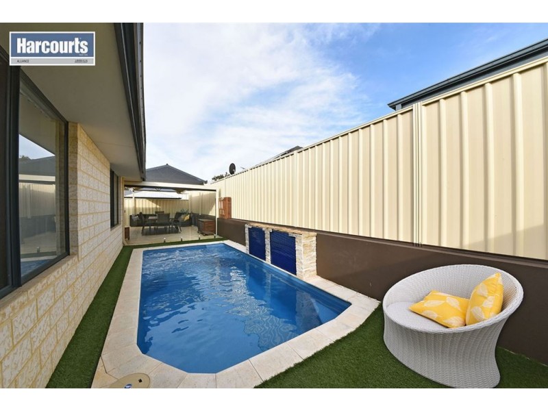 12 Rometta Way, Sinagra WA 6065