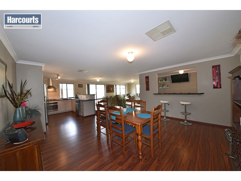 12 Rometta Way, Sinagra WA 6065