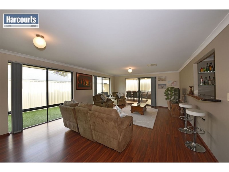 12 Rometta Way, Sinagra WA 6065