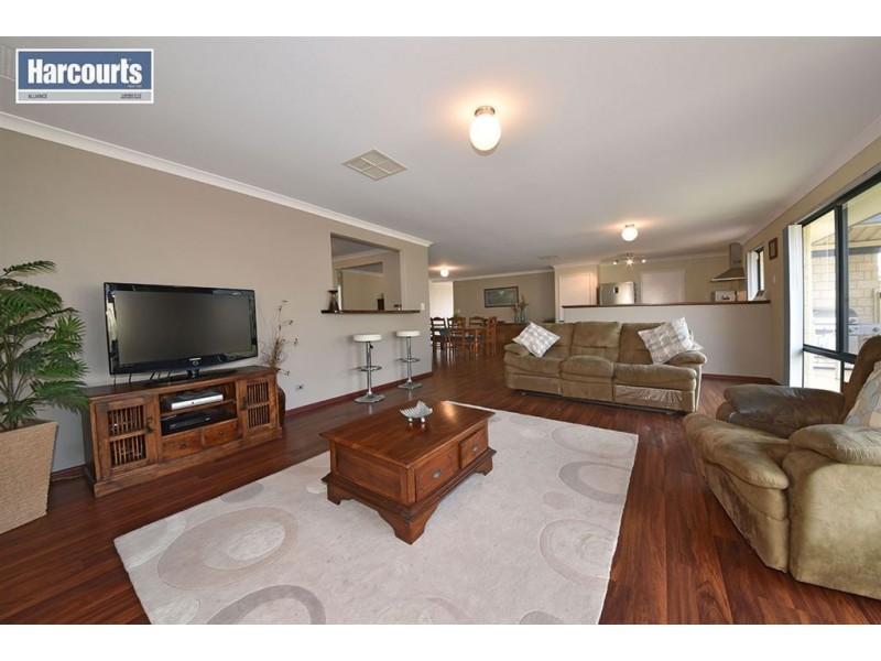 12 Rometta Way, Sinagra WA 6065