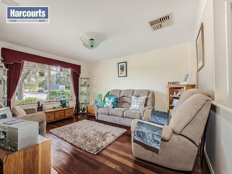 28 Timbercrest Rise, Woodvale WA 6026