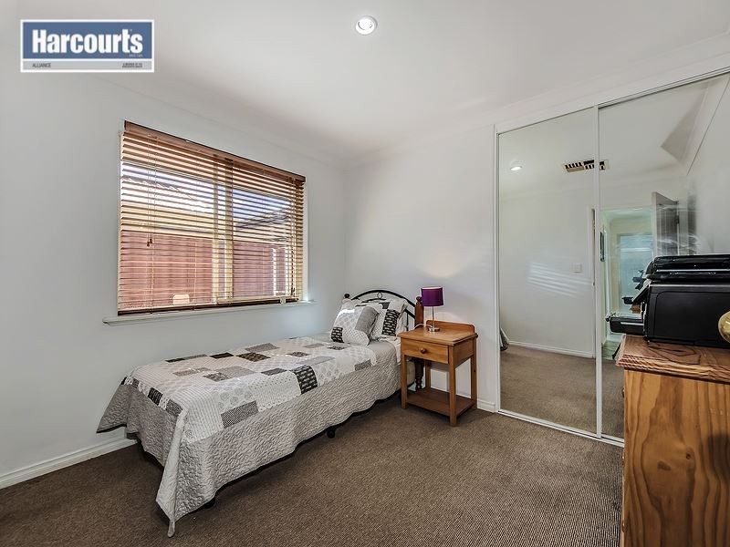 28 Timbercrest Rise, Woodvale WA 6026