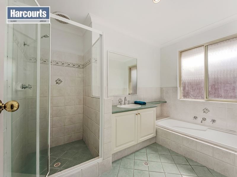 28 Timbercrest Rise, Woodvale WA 6026