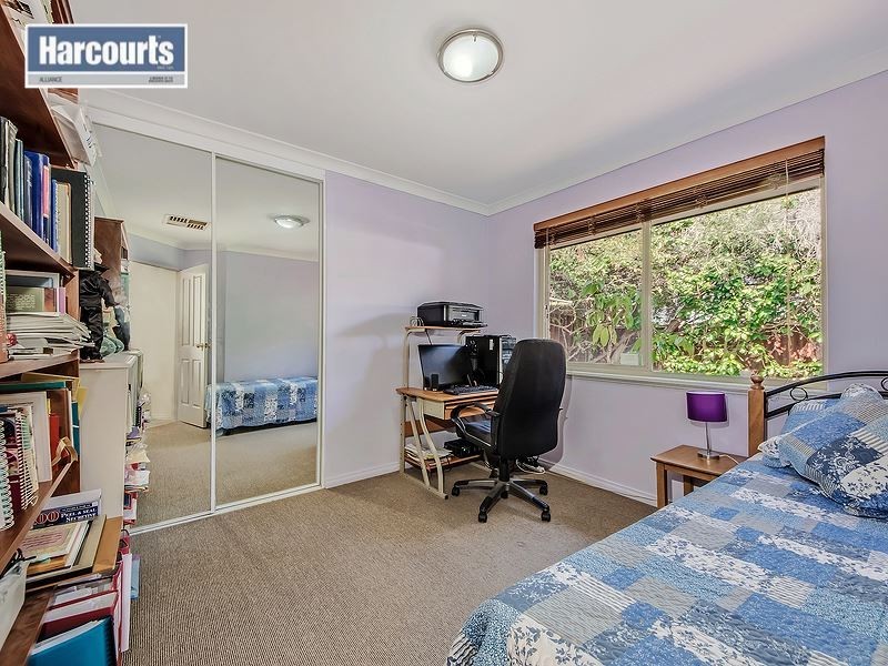 28 Timbercrest Rise, Woodvale WA 6026