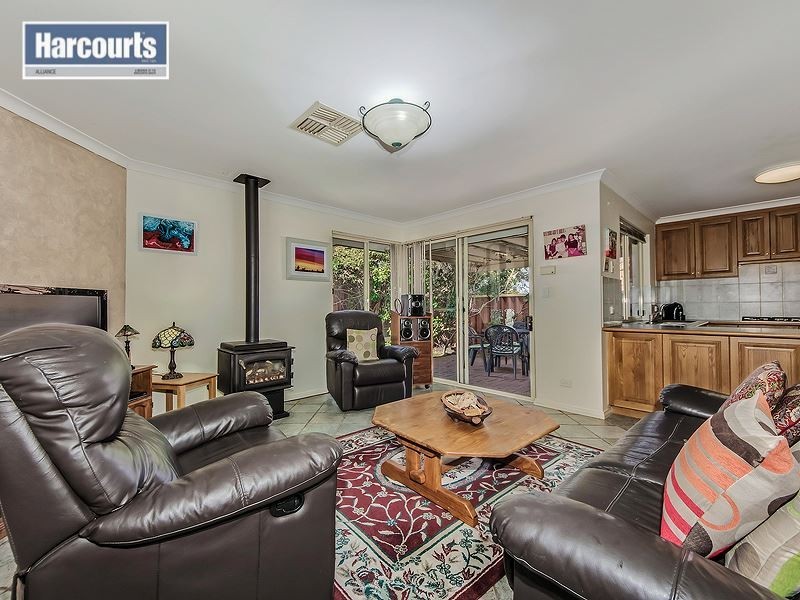 28 Timbercrest Rise, Woodvale WA 6026