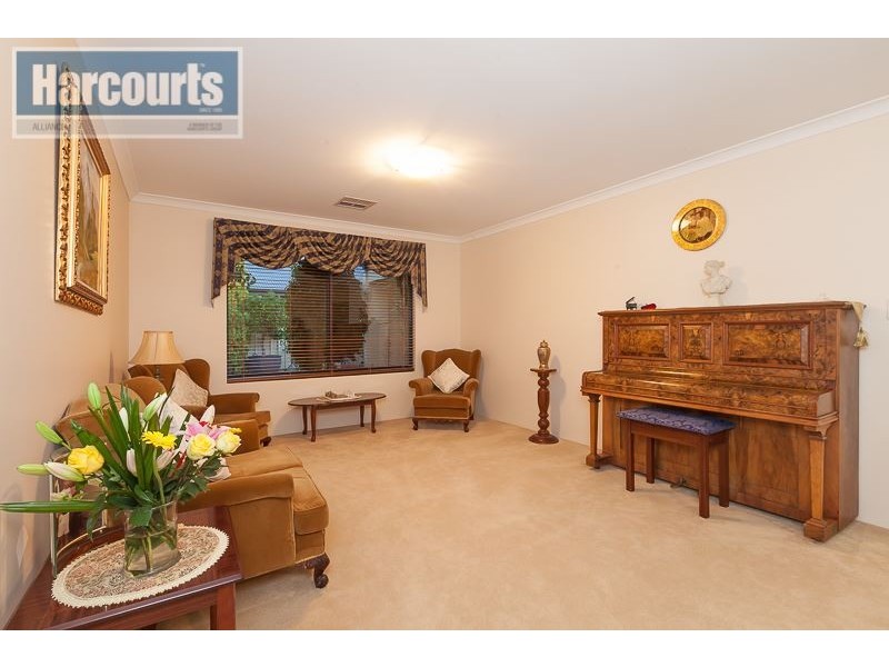 53 Meadowbrook Promenade, Currambine WA 6028