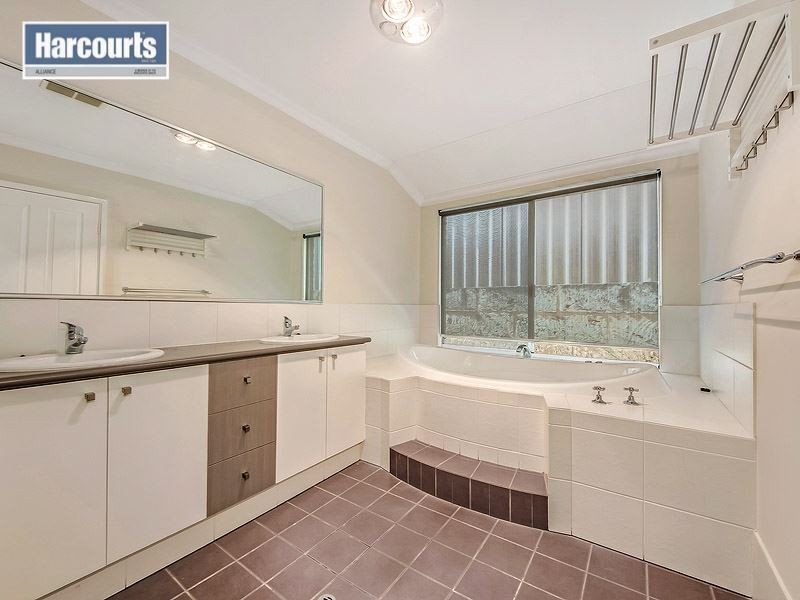 8 Kartner Road, Tapping WA 6065