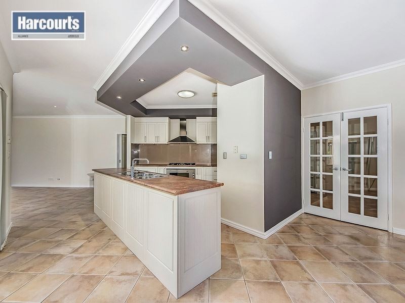 8 Kartner Road, Tapping WA 6065