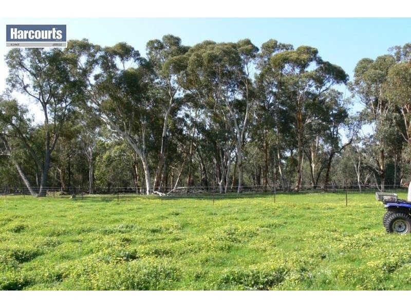 820 Muchea East Road, Lower Chittering WA 6084