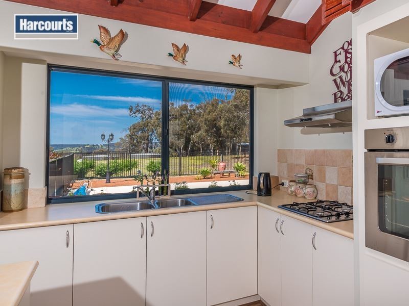 196 Santa Gertrudis Drive, Lower Chittering WA 6084