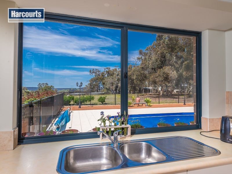 196 Santa Gertrudis Drive, Lower Chittering WA 6084