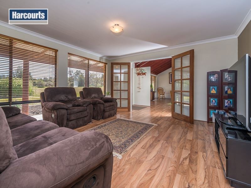 196 Santa Gertrudis Drive, Lower Chittering WA 6084