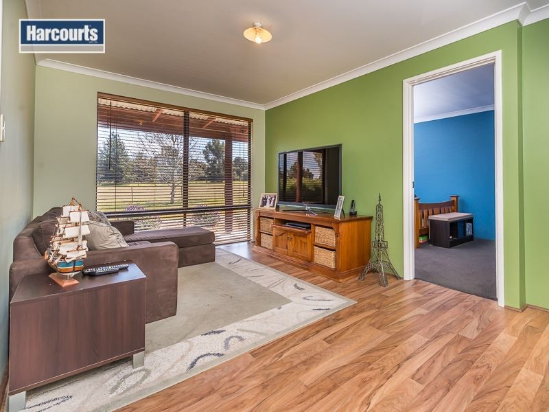 196 Santa Gertrudis Drive, Lower Chittering WA 6084