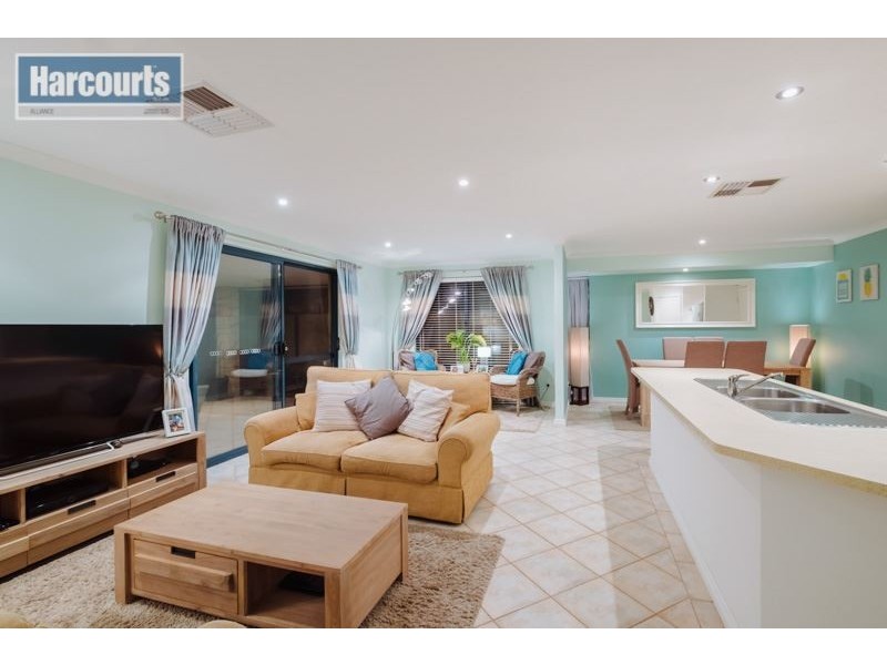 14 Tableland Way, Carramar WA 6031