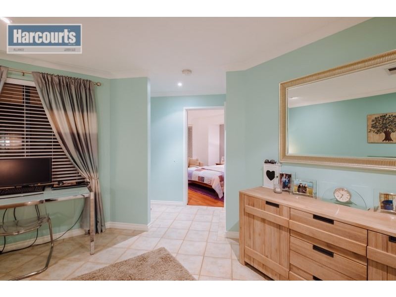 14 Tableland Way, Carramar WA 6031