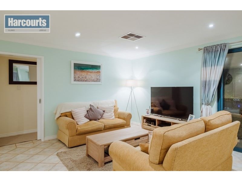 14 Tableland Way, Carramar WA 6031