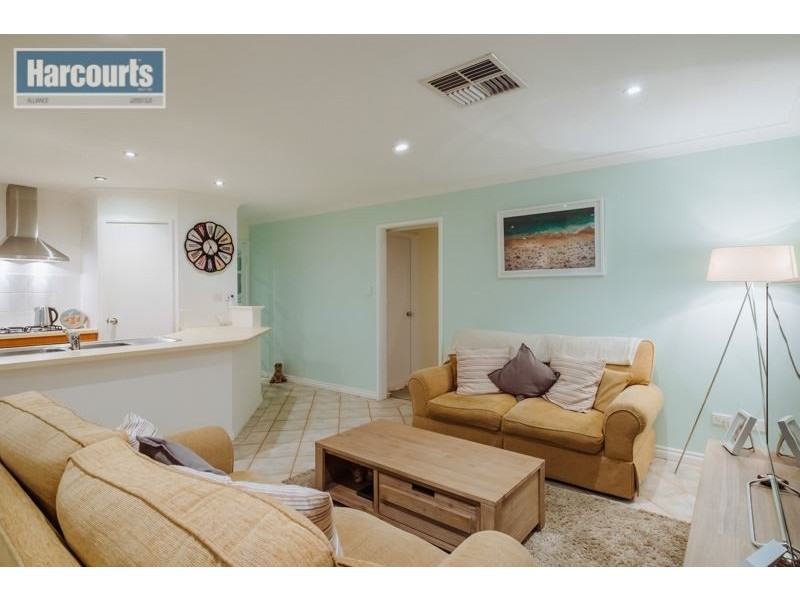 14 Tableland Way, Carramar WA 6031