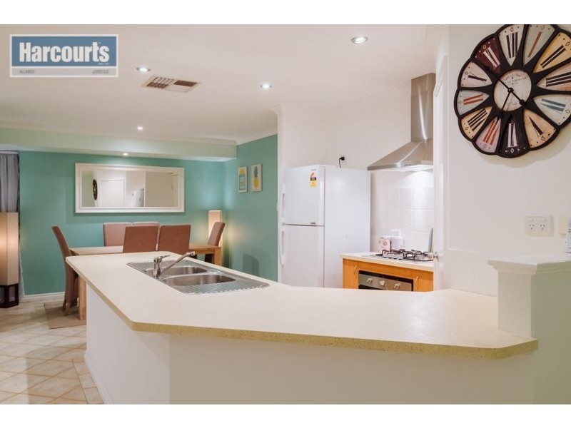 14 Tableland Way, Carramar WA 6031