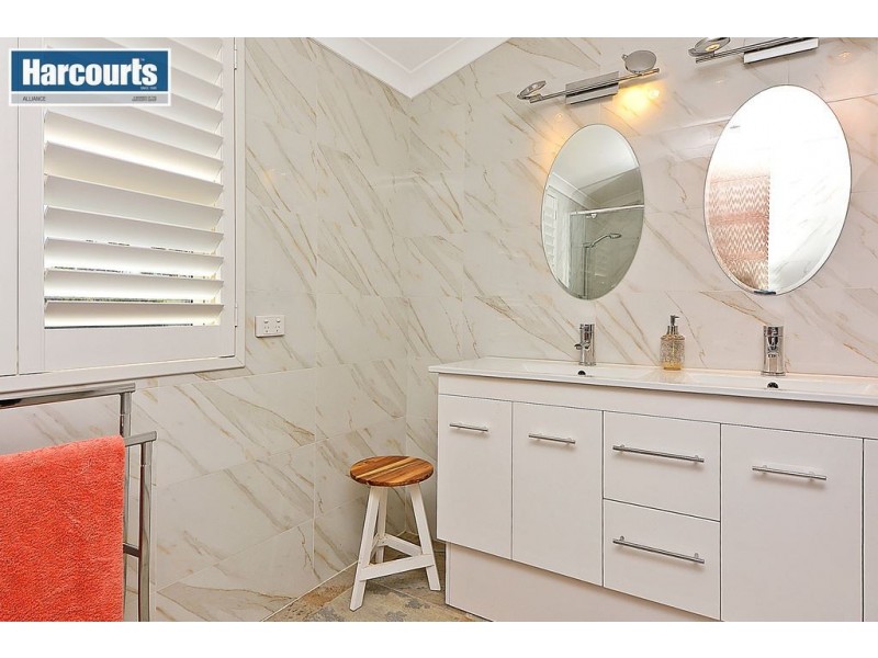 24 Neaves Road, Mariginiup WA 6078