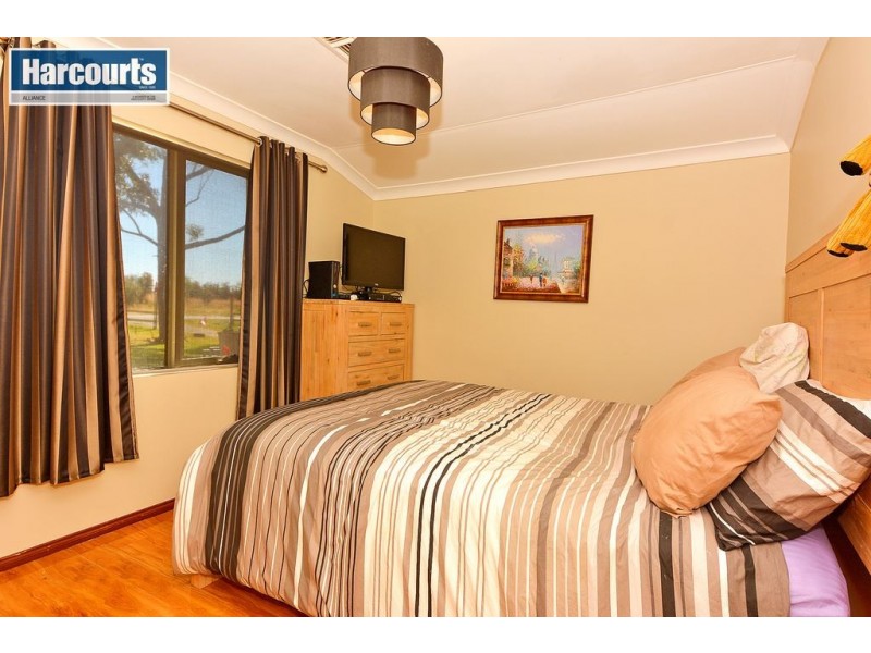 24 Neaves Road, Mariginiup WA 6078