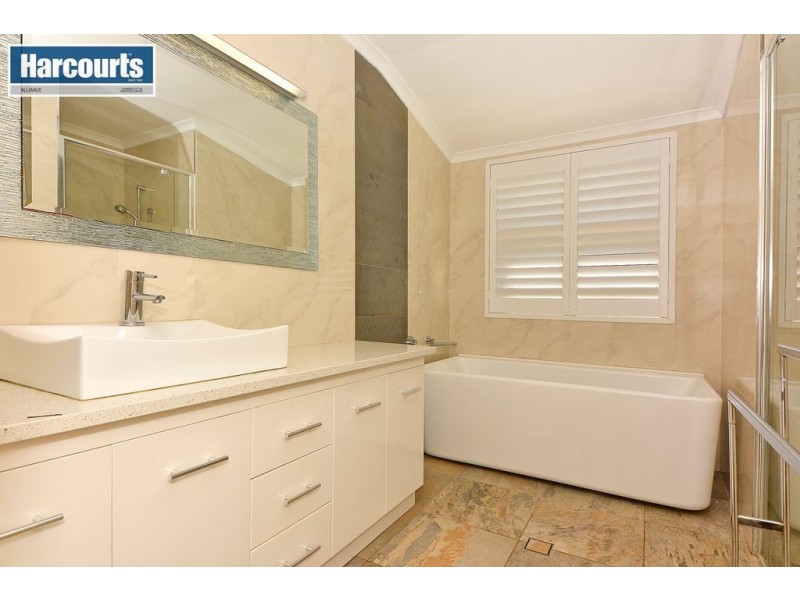 24 Neaves Road, Mariginiup WA 6078