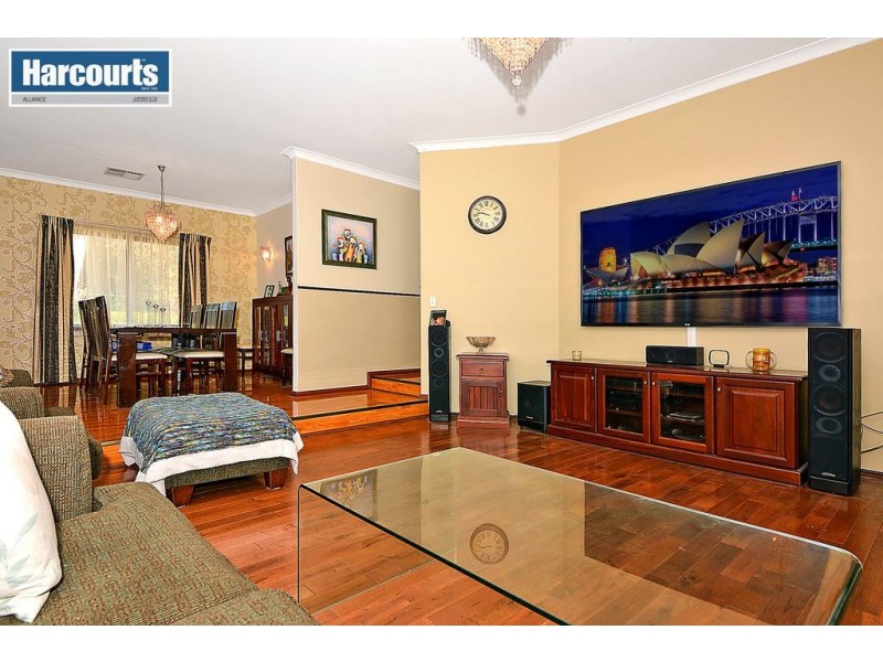 24 Neaves Road, Mariginiup WA 6078