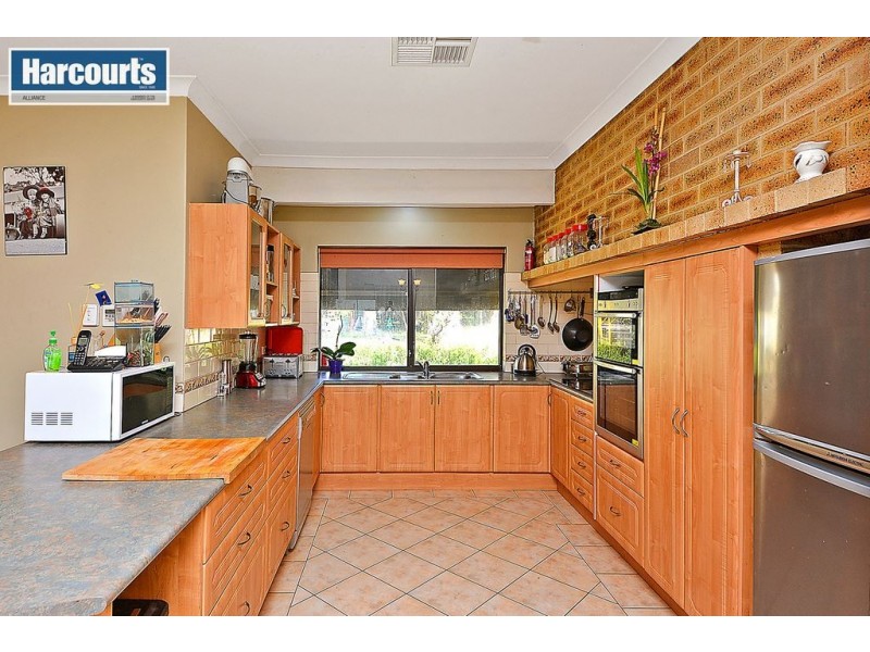 24 Neaves Road, Mariginiup WA 6078