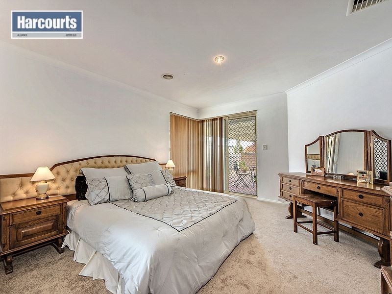 5 Camelot Grove, Carramar WA 6031