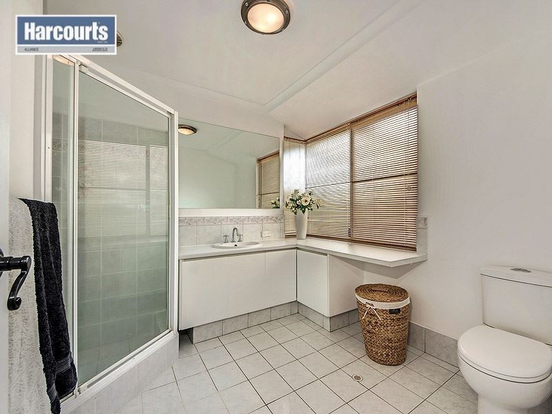 5 Camelot Grove, Carramar WA 6031