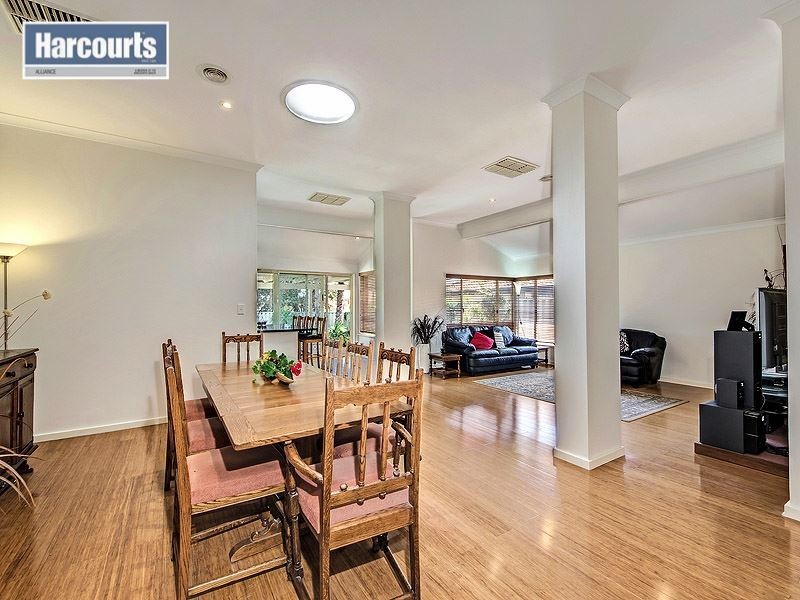 5 Camelot Grove, Carramar WA 6031