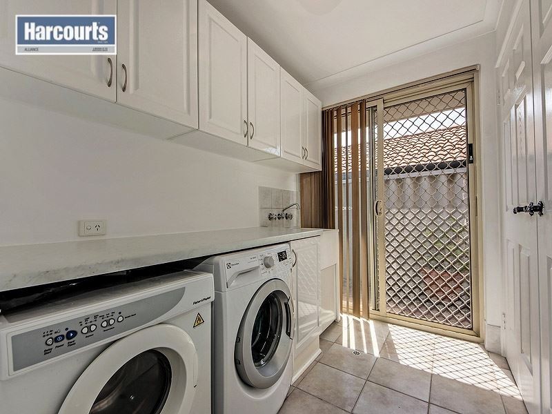 5 Camelot Grove, Carramar WA 6031