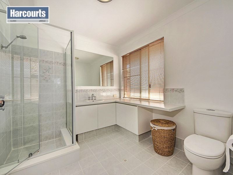 5 Camelot Grove, Carramar WA 6031