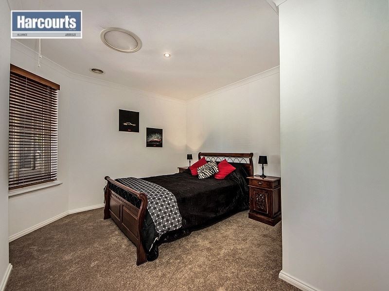 5 Camelot Grove, Carramar WA 6031