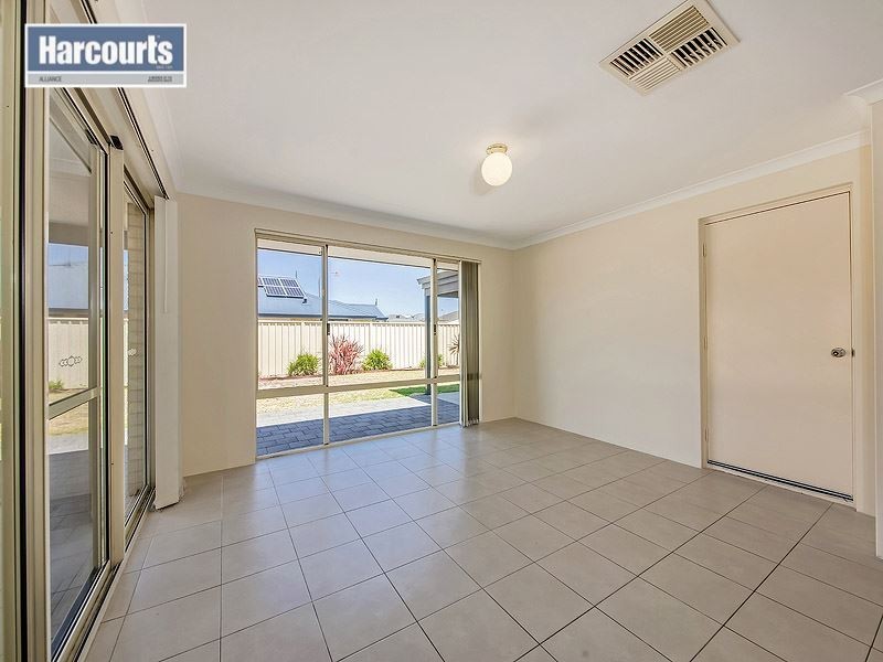 21 Merrivale Circle, Tapping WA 6065