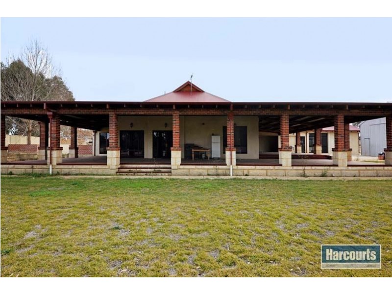 588 Neaves Road, Mariginiup WA 6078