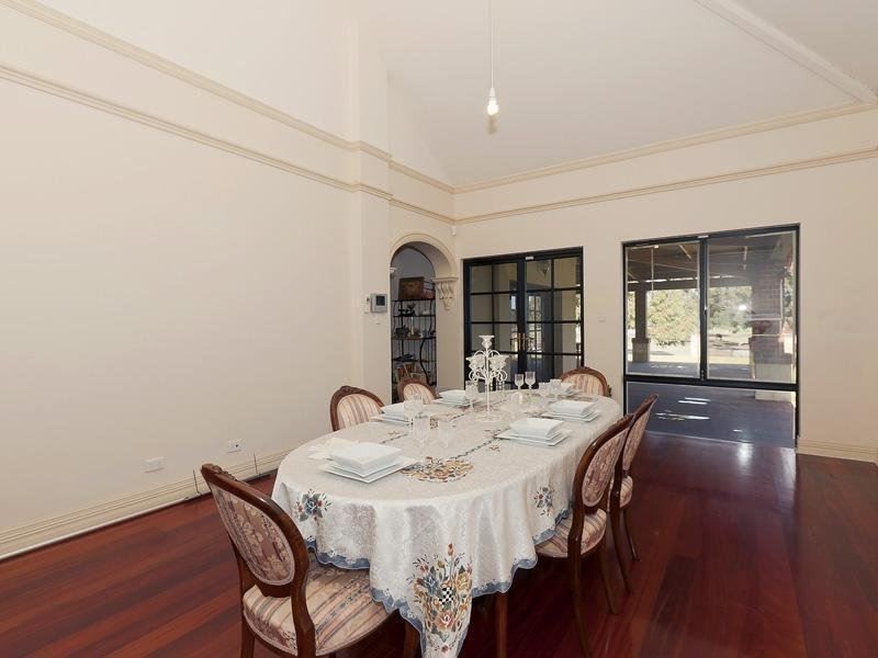 588 Neaves Road, Mariginiup WA 6078