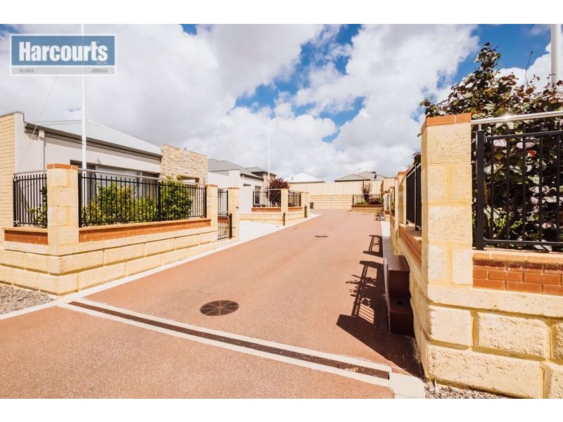 4/166 Kingsway Road, Darch WA 6065