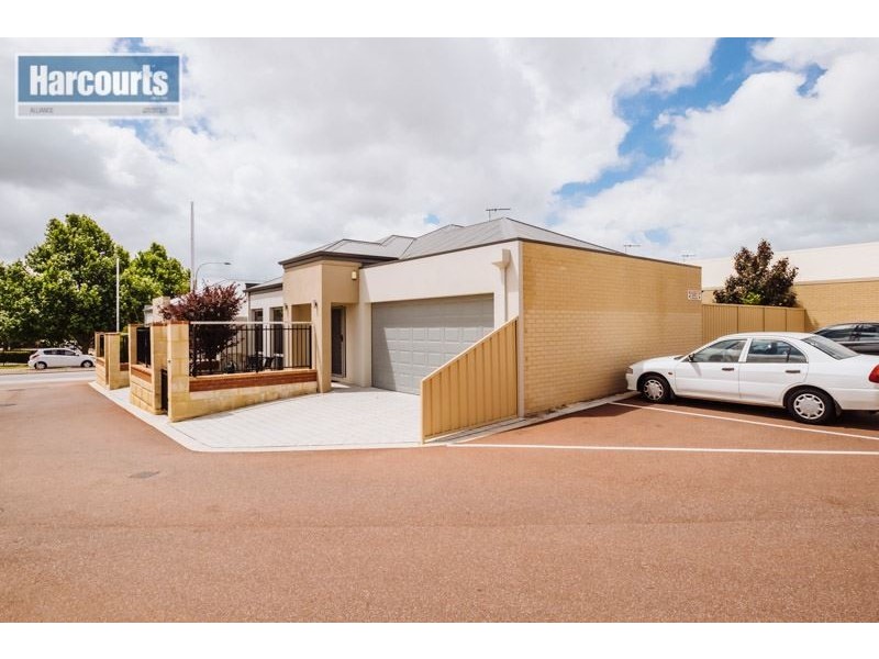 4/166 Kingsway Road, Darch WA 6065