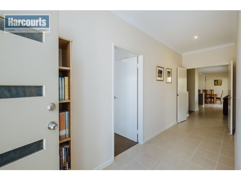 4/166 Kingsway Road, Darch WA 6065